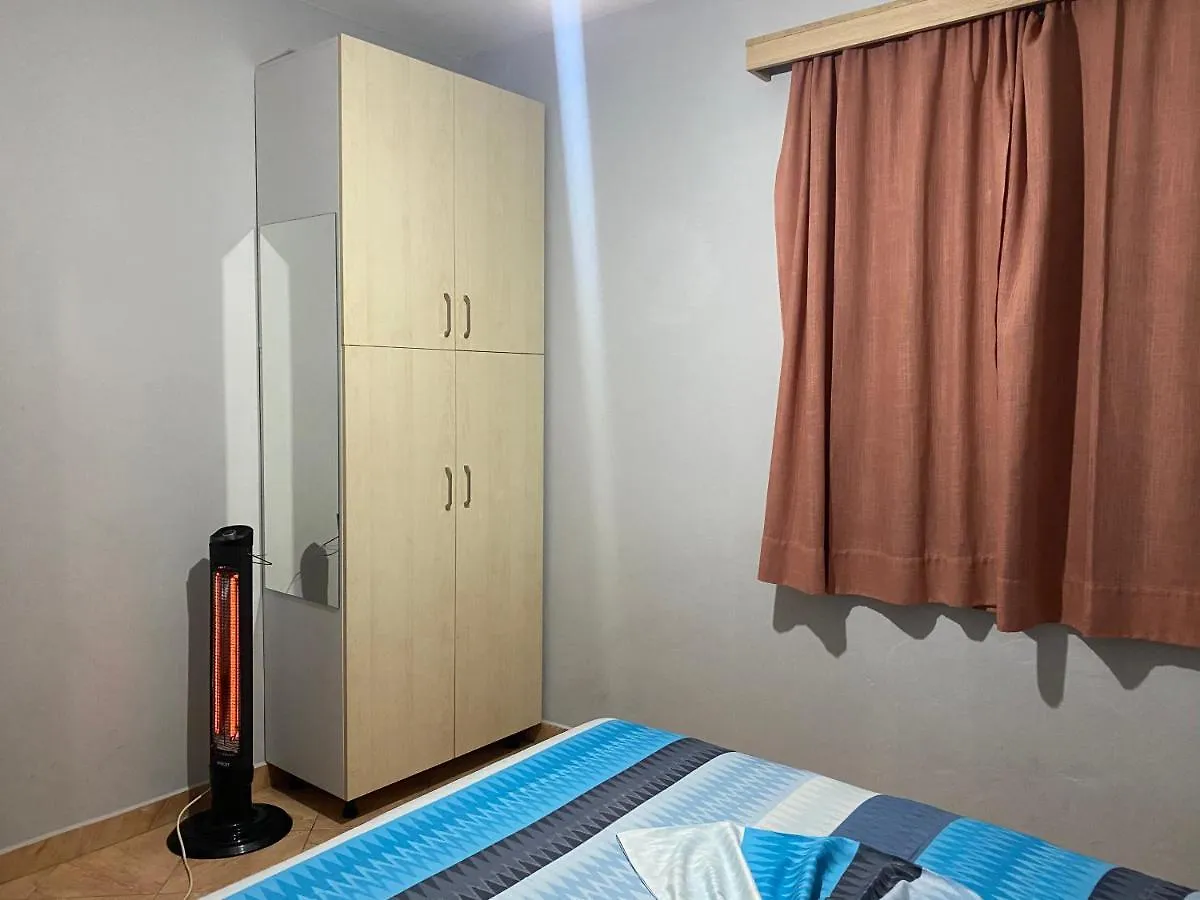 Guesthouse Sense Тирана 0*,