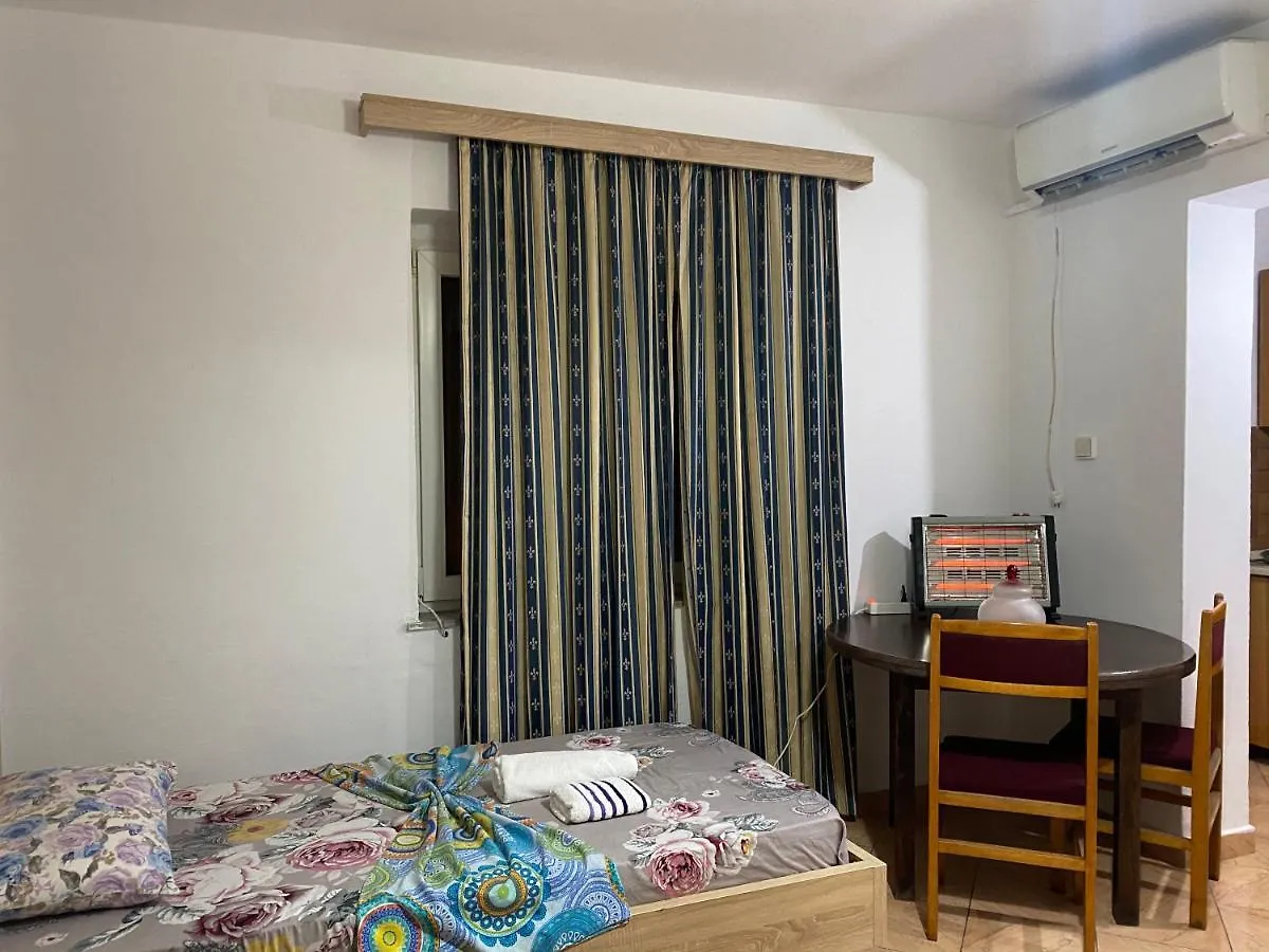 Guesthouse Sense Тирана